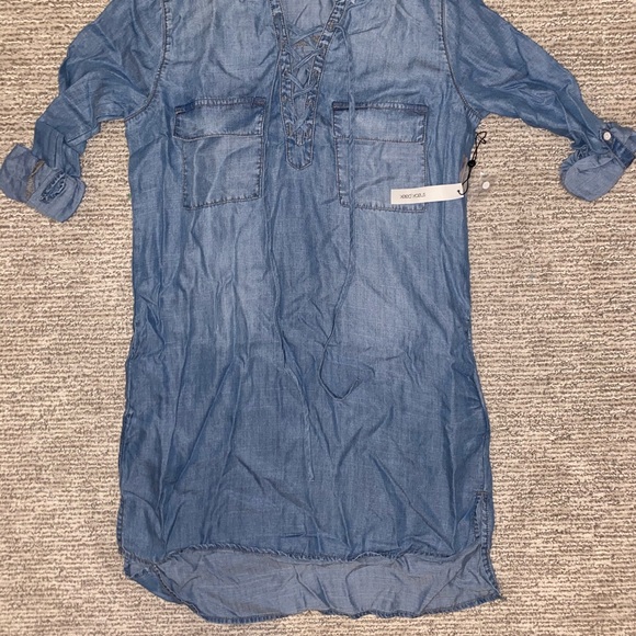 Chambray dress with criss_cross neckline - Picture 3 of 3